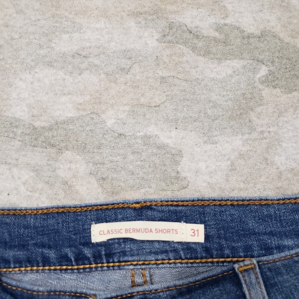 Levi's Shorts Womens 31 Blue Classic Bermuda Pockets Denim - Picture 6 of 11
